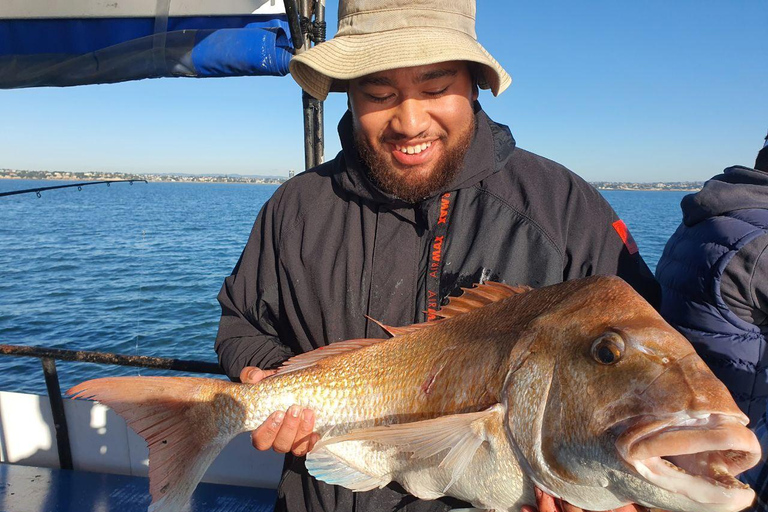 Auckland: Battuta di pesca al tramonto 17:00 - 21:30Auckland: Battuta di pesca al tramonto dalle 17:00 alle 21:30