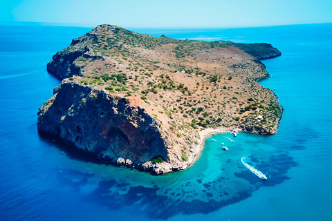 Chania: Crociera privata di un giorno in catamarano con nuoto e pastoChania: crociera privata in catamarano con nuoto e pasto