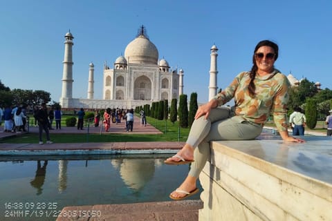 From Delhi: Taj Mahal & Agra Tour by Gatimaan Express Train