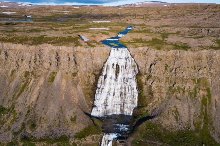 Isafjordur: wycieczka do wodospadu Dynjandi i wizyta na islandzkiej farmieIsafjordur: Wycieczka do wodospadu Dynjandi i wizyta na islandzkiej farmie