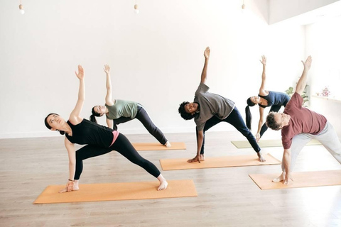 哈维亚：周日 - 室内慢流瑜伽课（英语）哈韦亚：周日 - 室内慢流瑜伽课（英语）