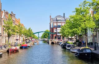 Amsterdam: Private Grachtenfahrt mit Drinks