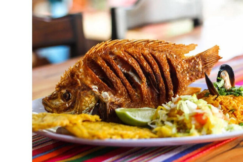 Cartagena bei Nacht: Historische Tour, typisches Abendessen + Süßigkeitenverkostung