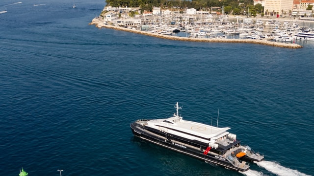 Split: schilderachtige veerboot tussen Split en Korčula