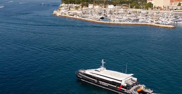 Split: Malerische Fähre zwischen Split und Korčula