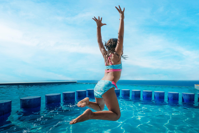 Isla Mujeres: Full Day at Dolphin Discovery Dolphin Royal Connection: Enjoy a VIP experience with two dolphins
