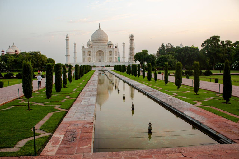 From New Delhi: Private Tour to Taj Mahal and Agra Fort Private Tour with Driver, Car, Entry Tickets, Lunch & Guide