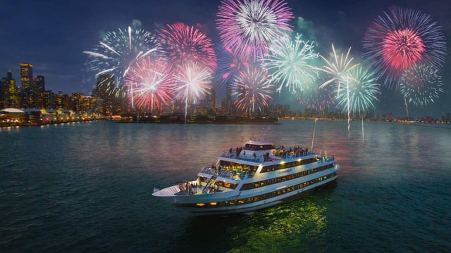 Chicago: Crociera con cena a buffet con fuochi d&#039;artificio sul lago Michigan