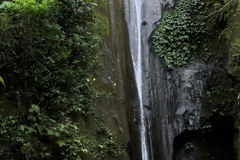 Yogyakarta: Hiking Nature Waterfall & Temples Tour Yogyakarta: Siluwok Waterfall & Temples Tour
