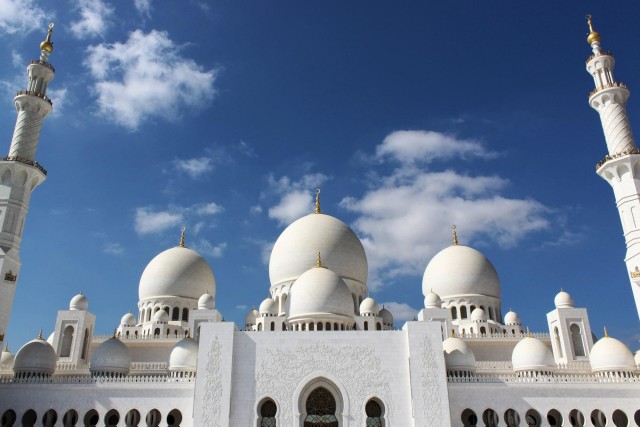 Dubai To Abu Dhabi Sheikh Zayed Mosque, Palace, Dates Tour