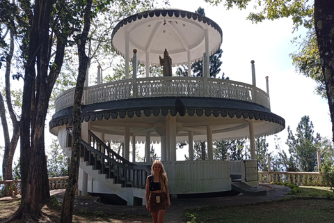 Kandy: Ambuluwawa Tower, Sacred Temple & Artisan Discovery