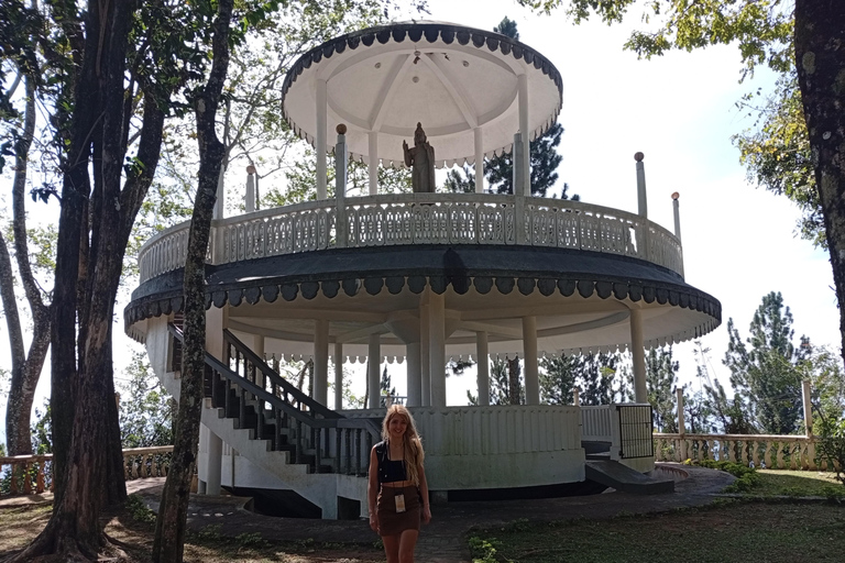 Kandy: Ambuluwawa Tower, Sacred Temple & Artisan Discovery