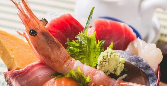 Das authentische Sapporo: Mittagessen mit Meeresfrüchten auf dem Nijo-Markt & historische Tour