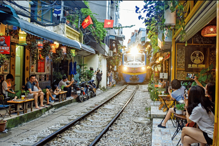 Hanoi: Military History Museum, Hoa Lo Prison & Gardens Tour Small Group: All-In-One Tour: Highlights & Train Street