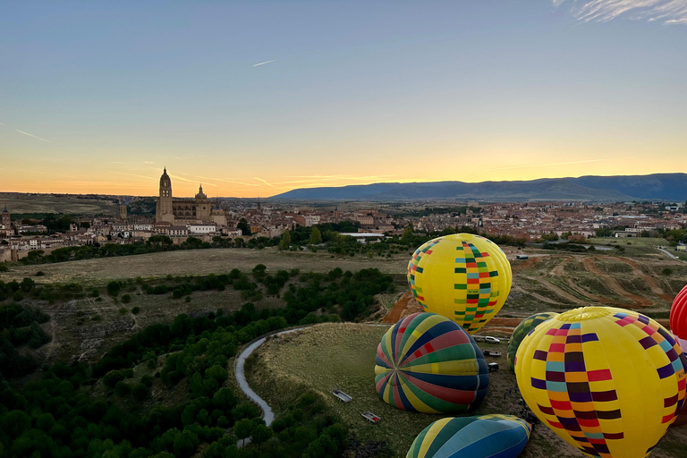 Segovia: Hot-air balloon ride with cava toast