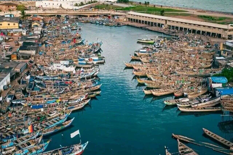 From Lagos: Ghana Castles & Kakum Park with Local Tour Guide