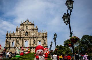 Macau: Historische Stadtrundfahrt mit Mittagessen & Abholung am Hafen