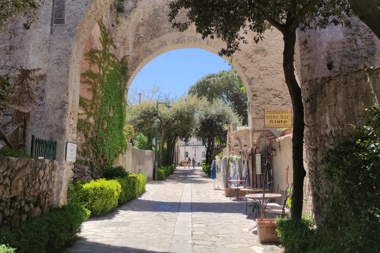 Taste The Coast - Enjoy Sorrento & Amalfi on 2 wheels with a local driver