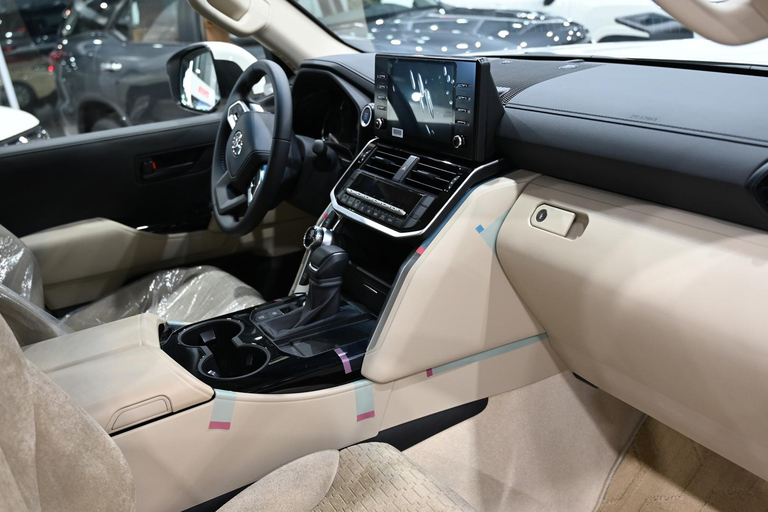 迪拜私人单程接送往返迪拜机场 (DXB)从阿尔巴沙、码头、朱美拉棕榈岛、JLT 前往 DXB 机场