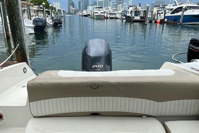 Miami : Bateau privé de 24 pieds pour 8 personnes maximumCircuit de 4 heures