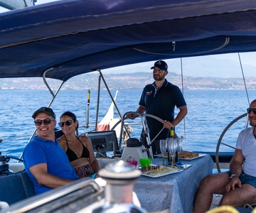 Taormina: Excursión en velero con aperitivo incluido