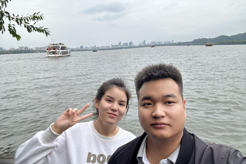 From Hangzhou: 5-Day Tour to Shanghai with Cruise & Lunches