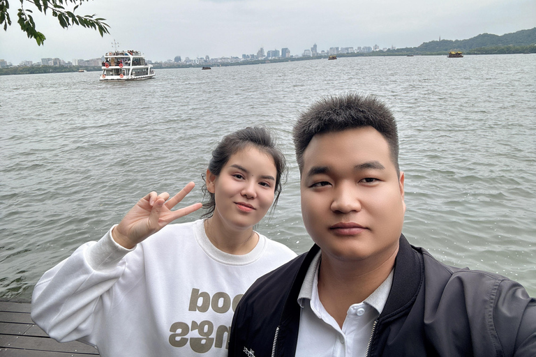 From Hangzhou: 5-Day Tour to Shanghai with Cruise & Lunches