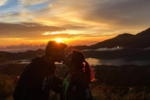 Monte Batur: passeio de jipe ao nascer do sol e fontes termais naturaisTour Privado com Traslados