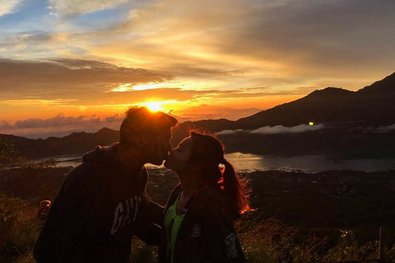 Mount Batur: Private Sunrise Jeep Tour i Natural Hot Spring