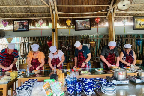 Hoi An : Bay Mau Eco Cooking Class w Market &amp;Basket Boat trip (cours de cuisine Bay Mau Eco avec marché et panier)