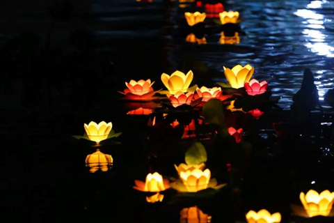 Hoi An: Gita in barca sul fiume Hoai di notte e lanterna galleggiante