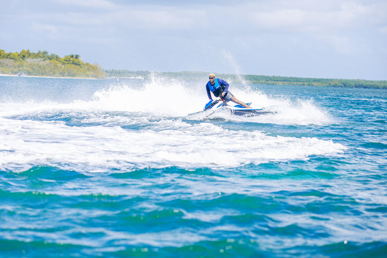 Jetski-tocht van 1 uur door de mangroves en rond het eilandje Guadeloupe1 uur jetskiën in de mangroves en rond het eilandje van Guadeloupe