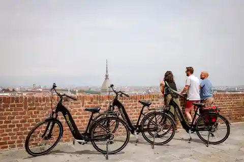 Turim em bicicleta elétrica: explore a cidade e o seu melhor miradouro