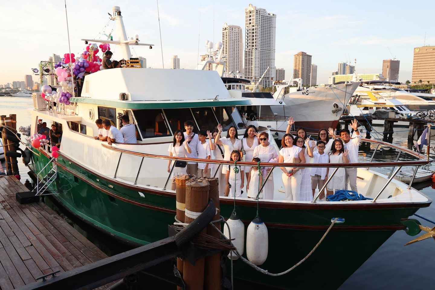 Manila: Manila Bay Sunset Dinner Cruise - Manila:Private Sunset Cruise Dinner Buffet w/hotel transfer