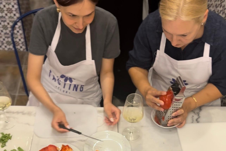 Aula de culinária de paella em Alicante, tapas, bebidas e mercado