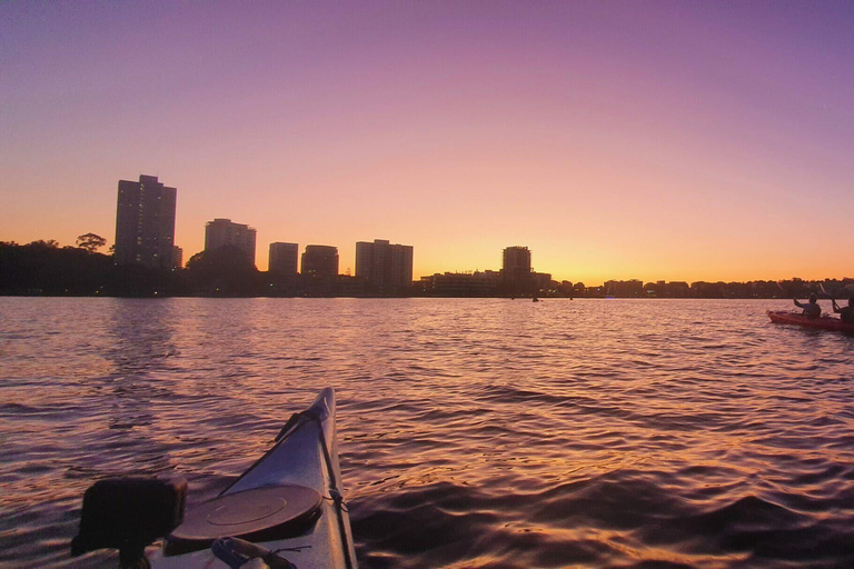 Perth: Sunset City Kayak Experience