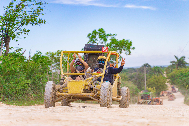 Punta Cana: Emocionante aventura en buggy todoterrenoEmocionante aventura familiar en buggy todoterreno