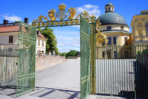 Wycieczka promem z pominięciem kolejki do Pałacu Drottningholm w Sztokholmie6-godzinny: Pałac Drottningholm i Pawilon Chiński promem