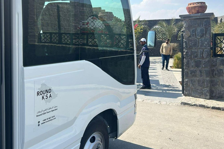 Alula: Day Trip with Snacks and Drinks