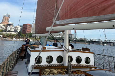 Portland: Sail Boat City Lights Cruise