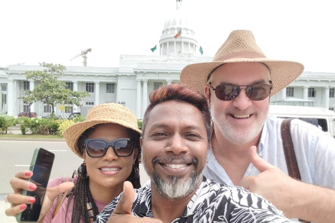 Colombo: City Highlights Tuk-Tuk Tour with Entry Tickets
