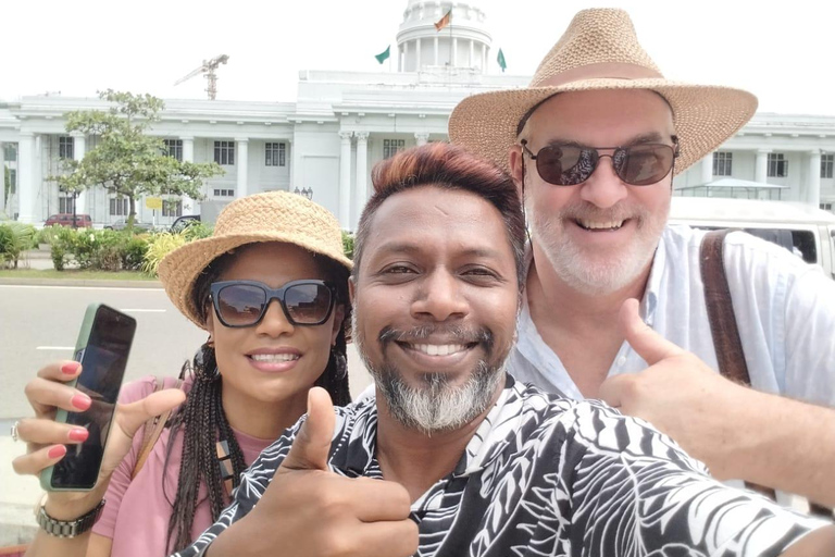 Colombo: City Highlights Tuk-Tuk Tour with Entry Tickets