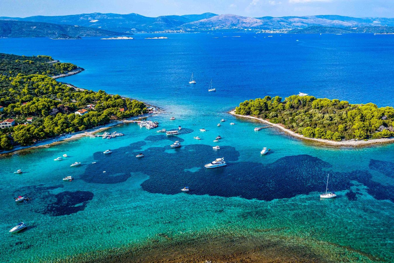 Split: Laguna Azul, Hvar y 5 Islas Tour en barco en grupo reducidoTour privado en inglés