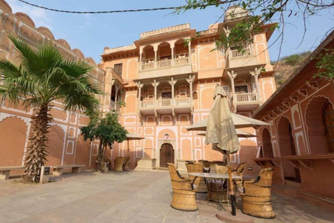 Jaipur : visite d&#039;une jounée touristique en voiture avec guideVisite d&#039;une jounée avec guide seulement - (sans voiture ni chauffeur)