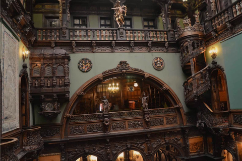 Bucharest: Brasov Old Town & Dracula's & Wednesday & Peles