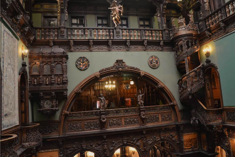 Bucharest: Brasov Old Town & Dracula's & Wednesday & Peles