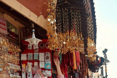 Delhi: Custom Shopping Tour With Car, Guide & Tuk-Tuk Ride Exclusive Wedding Shopping Tour with Expert Female Guide