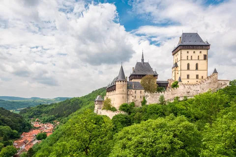 Karlstejn Kasteel en Tsjechische Grand Canyon Tour (semi)privé