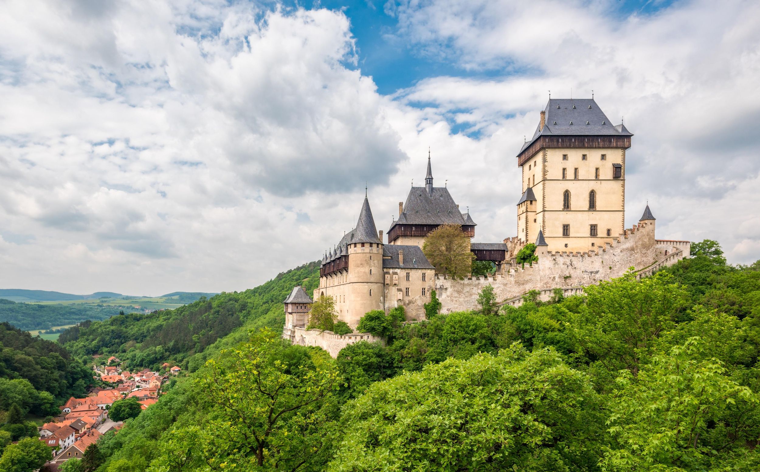 Burg Karlstejn und tschechische Grand Canyon Tour (halb)privat