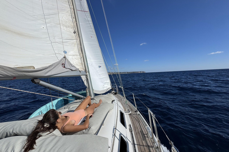 Cala Galdana - Full-day sailing trip (8 hours) Full-day sailing trip through the coves of southern Menorca (max. 4 people)